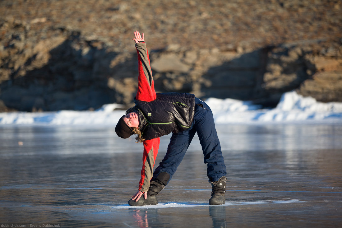 Поход по Байкалу на коньках. Ice skating tour.