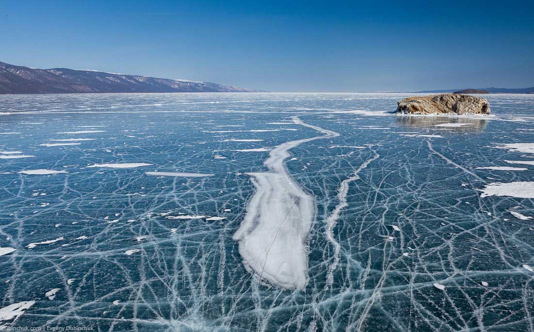 Поход по Байкалу на коньках. Ice skating tour.