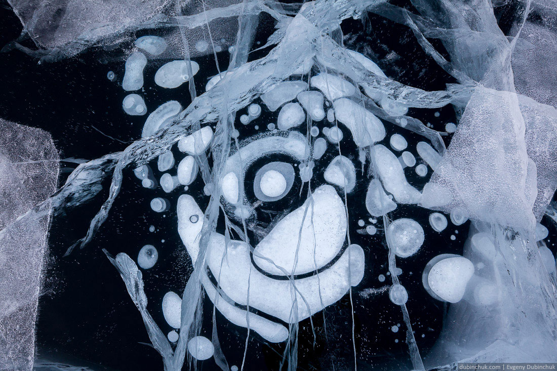Пузыри во льду Байкала. Путешествие на Байкал на коньках. Bubbles in ice of Baikal lake