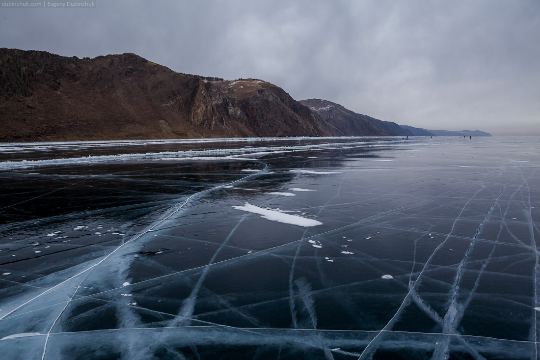 Свинцовые тучи над Байкалом. Путешествие на Байкал на коньках. Baikal lake ice