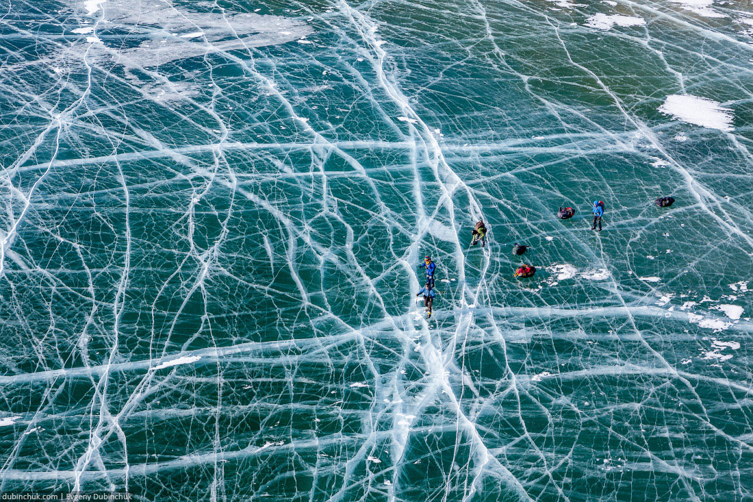 Поход по Байкалу на коньках. Вид на лед с высоты птичьего полета. Baikal lake ice skates tour. Top view