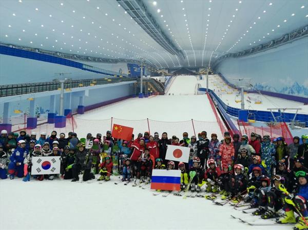 Хабаровские горнолыжники проводят тренировочный сбор в Китае