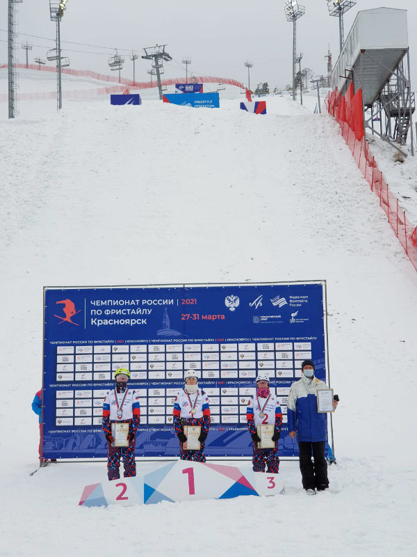 Любовь Никитина и Максим Буров выиграли чемпионат России по фристайлу в дисциплине «акробатика»