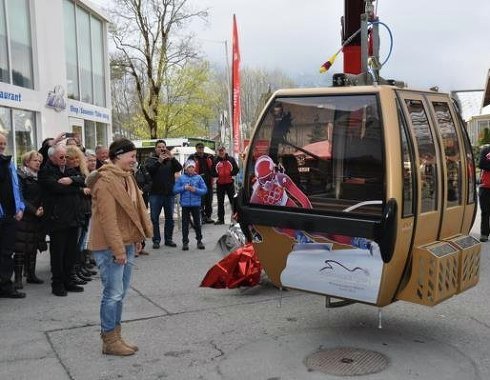 Олимпийская чемпионка Доминик Гизин получила в подарок именную гондолу