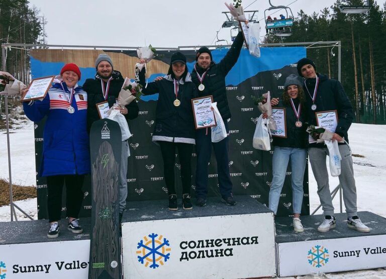 Васильцова и Дильман — первые победители чемпионата России в командном сноуборд-кроссе