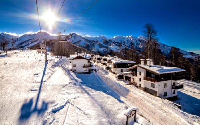 Красная Поляна, Шерегеш и Домбай возглавили рейтинг российских горнолыжных курортов на Новый Год