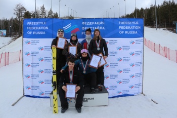 Чемпионами России по хаф-пайпу стали Валерия Демидова и Павел Чупа