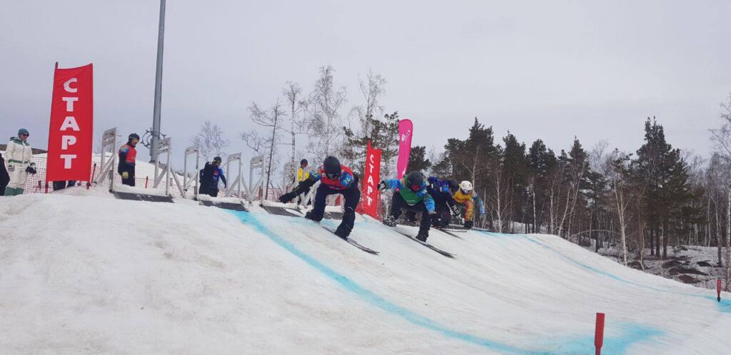 Васильцова и Донских выиграли чемпионат России по сноуборд-кроссу