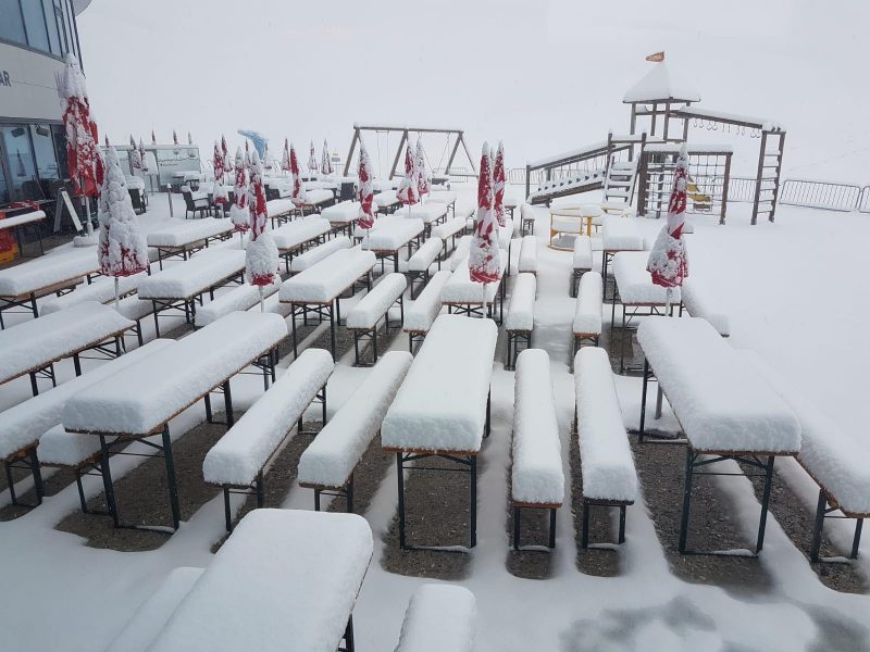 Летние снегопады в Альпах вторые выходные подряд