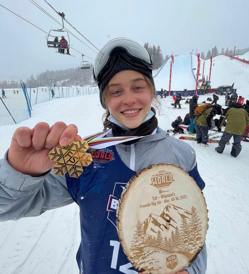 Анастасия Таталина выиграла золото чемпионата мира по фристайлу в биг-эйре, Лана Прусакова завоевала серебро 