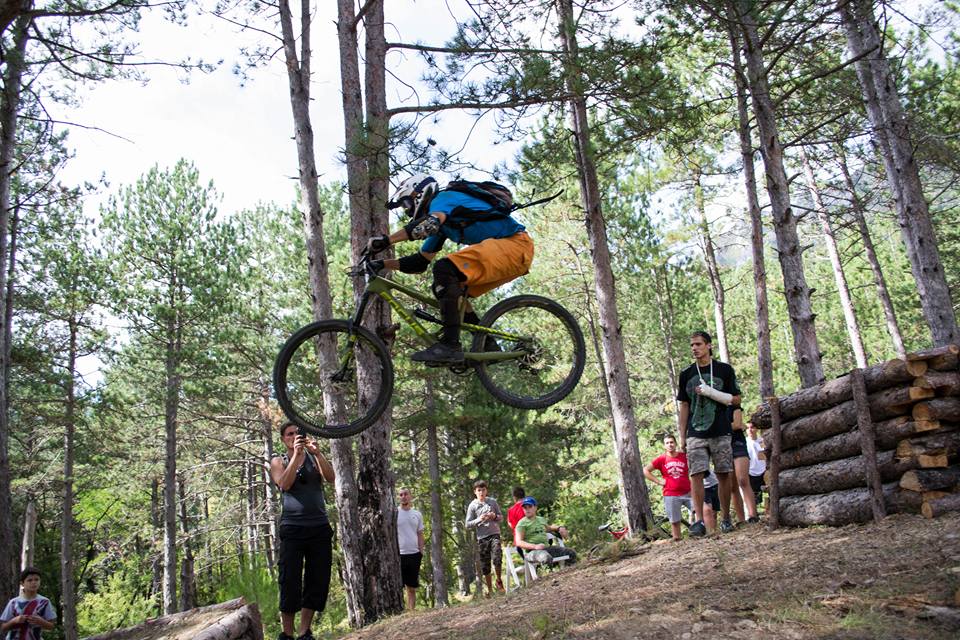 Иван Малахов - третий в категории "элита" на международной гонке International Downhill Race "SUTORMAN 2016"