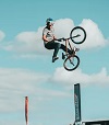 Самые опасные трюки на BMX на видео: один из них стоил спортсмену сломанного ребра