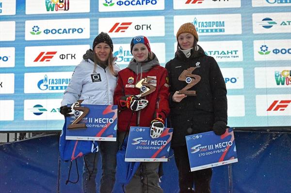 Екатерина Ткаченко одержала победу в слаломе-гиганте на Профессиональных соревнованиях в Кировске