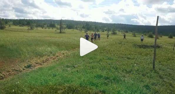 Группа Крамера на сборе в Норвегии бегает по грязи в качестве тренировки