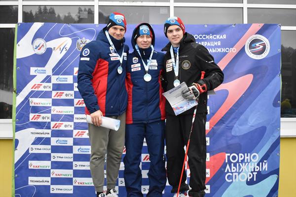 Александр Андриенко выиграл и второй старт в слаломе-гиганте в Кусе