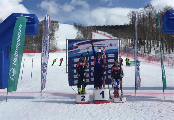 Александра Прокопьева - чемпионка России-2017 в слаломе-гиганте, Семен Ефимов выиграл титул сильнейшего среди юниоров