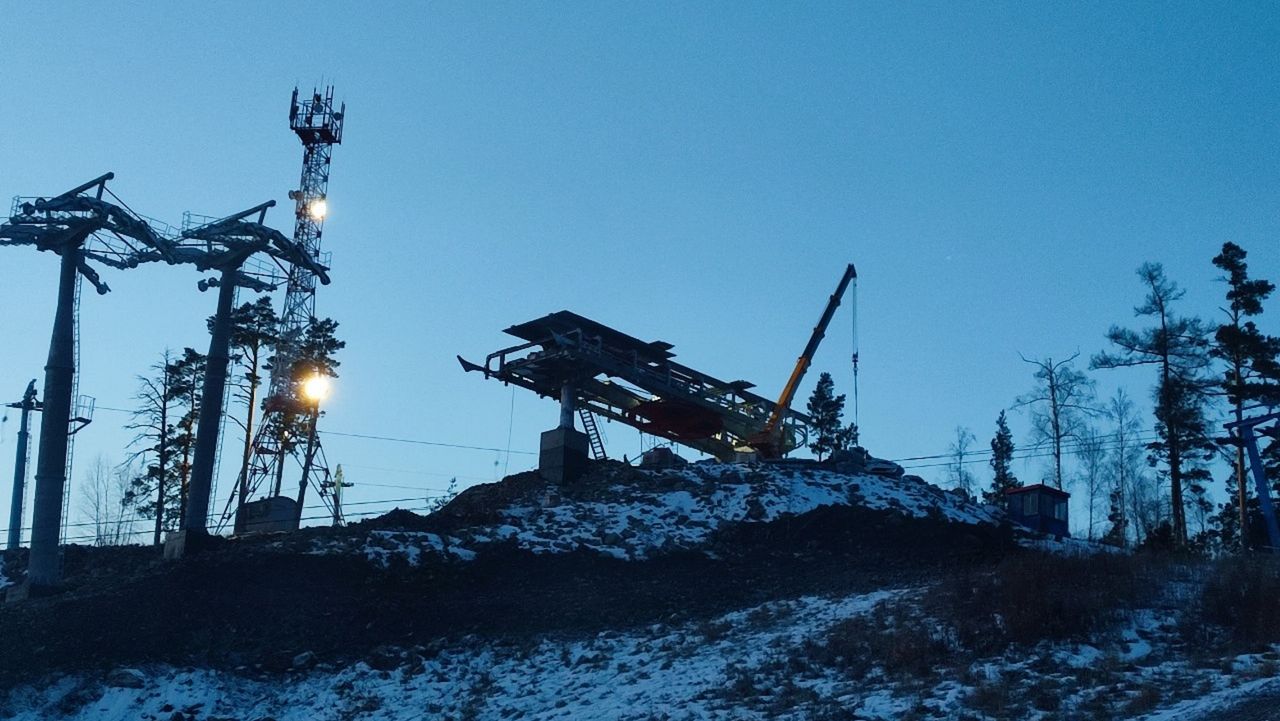 На ГЛК «Солнечная долина» начали монтаж новой канатной дороги