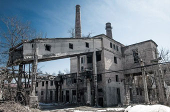 Бывший химзавод в Донецке оборудуют под огромный скалодром