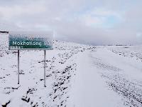 Африканский горнолыжный курорт Afriski засыпало снегом 