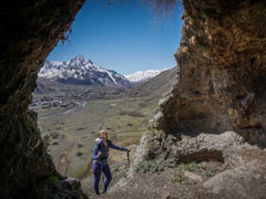 Скалолазание на склонах Казбега
