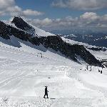 Горнолыжники возвращаются на склоны в Альпах 