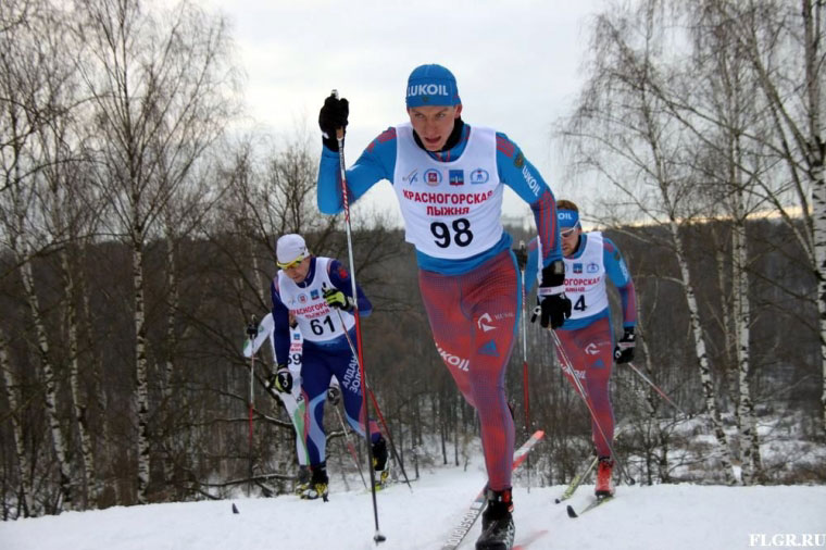 Александр Большунов выиграл серебро в спринте на молодёжном чемпионате мира