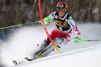 Николь Хосп выигрывает гонку Кубка мира в слаломе в Аспене 