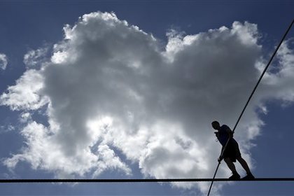 Ник Валленда прошел по тросу над Гранд-Каньоном 