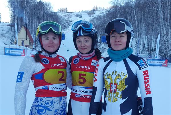 Второй гигант на Кубке России в Абзаково выиграли Максим Стуков и Анастасия Горностаева