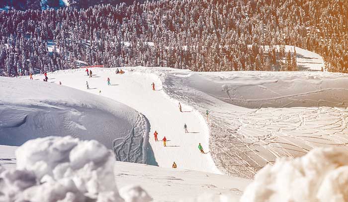 На горнолыжных курортах Красной Поляны начинают продажи единых ски-пассов