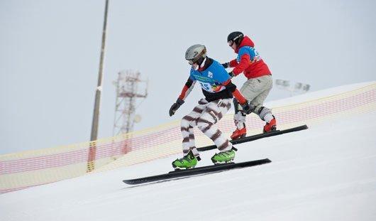 На этапе Кубка России в параллельном слаломе сноуборда в Ижевске победили Регина Сураева и Богдан Богданов 